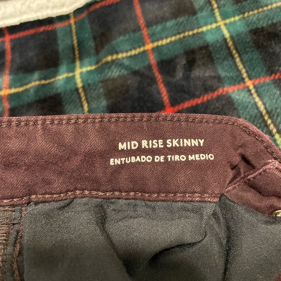 Universal Thread Target Brand Jeans (1/2) - Picture 3 of 6